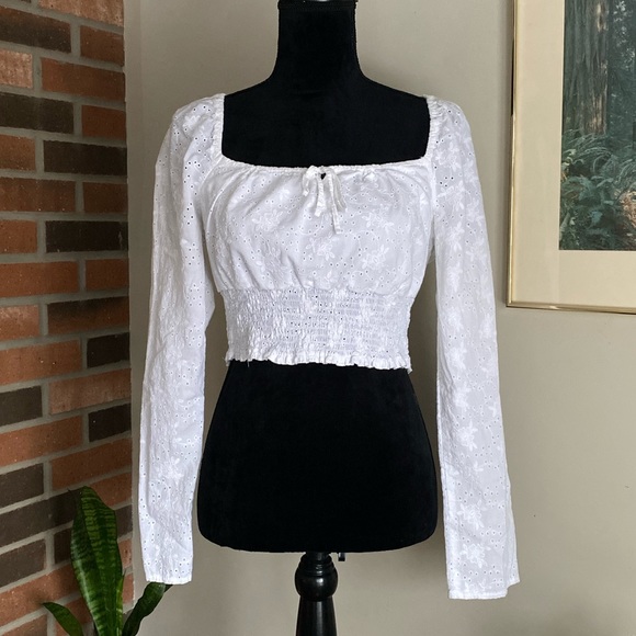 White Eyelet Lace Square Neck Bow Detail Long Sleeve Hollister Crop Top Size M - Picture 1 of 8